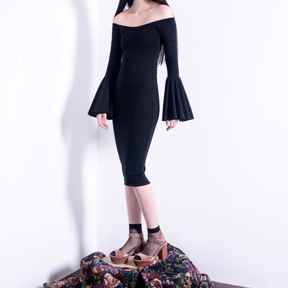 🎄NWT - Fitted Dress - XS🎄 - Picture 2 of 4